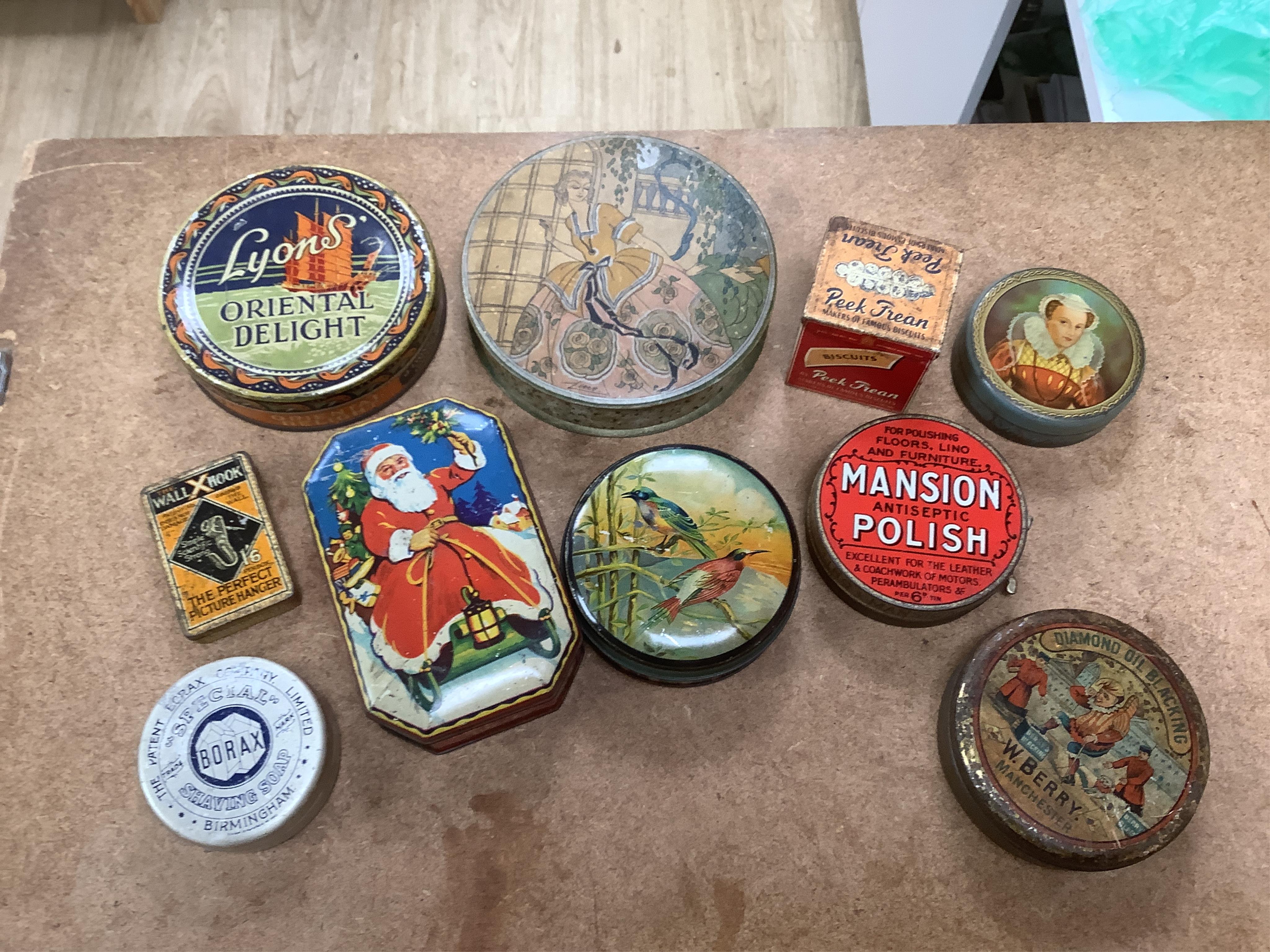 A quantity of early / mid 20th century advertising and confectionery tins. Condition - poor to fair